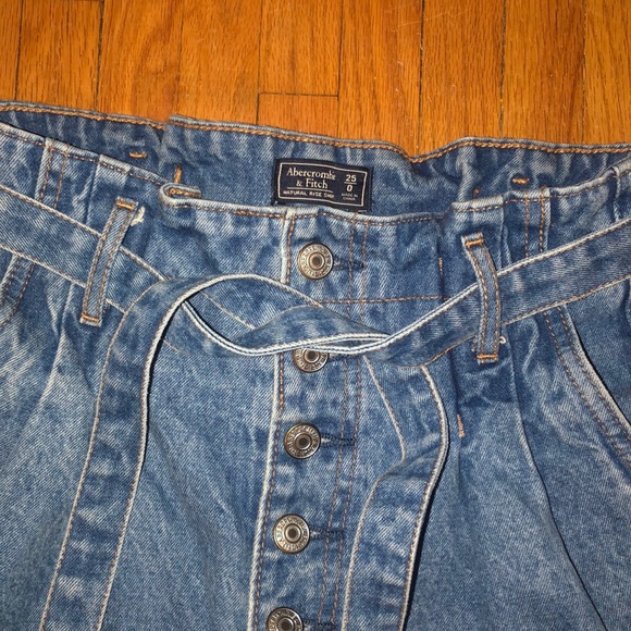 CUTE HIGH WAISTED PAPERBAG SHORTS - Picture 2 of 3